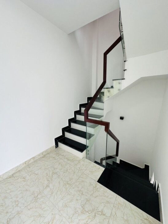 HXH ĐẬU CỬA VÀO NHÀ CẠNH MẶT TIỀN TÂN PHÚ GIÁP TÂN BÌNH, 4 TẦNG BTCT, SỔ A4 HOÀN CÔNG ĐỦ, CHỈ HƠN 3