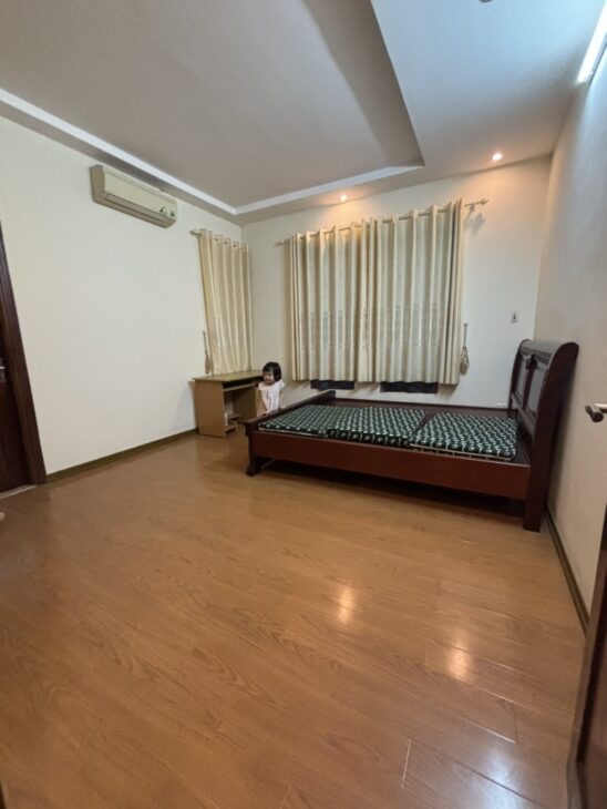 Thế Long ẩn hiện, Nhà đep như Ngọc giữa lòng Hà Nội, ô tô vào nhà, chuẩn khí đón tài giữ phúc