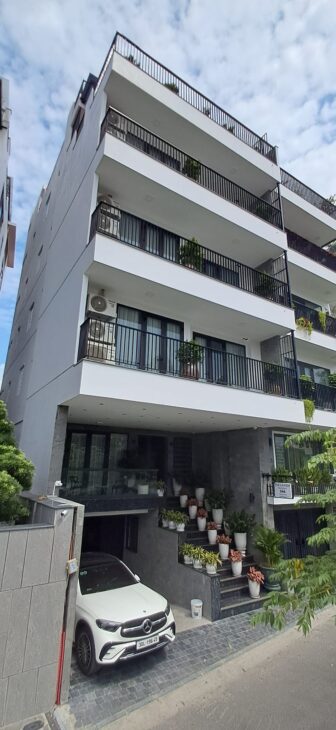 Bán Tòa Mặt Phố Mặt Phố Nghi Tàm, Tây Hồ 126m2/ 7Tầng Thang máy, MT 8m 75 Tỷ