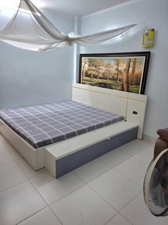 NGÔI NHÀ ẨN GIỮA PHỐ – CHỐN AN YÊN DÀNH RIÊNG CHO NGƯỜI BIẾT HƯỞNG THỤ, Gần hồ nhà văn hóa – khu