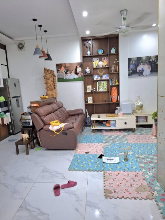 NGÔI NHÀ ẨN GIỮA PHỐ – CHỐN AN YÊN DÀNH RIÊNG CHO NGƯỜI BIẾT HƯỞNG THỤ, Gần hồ nhà văn hóa – khu