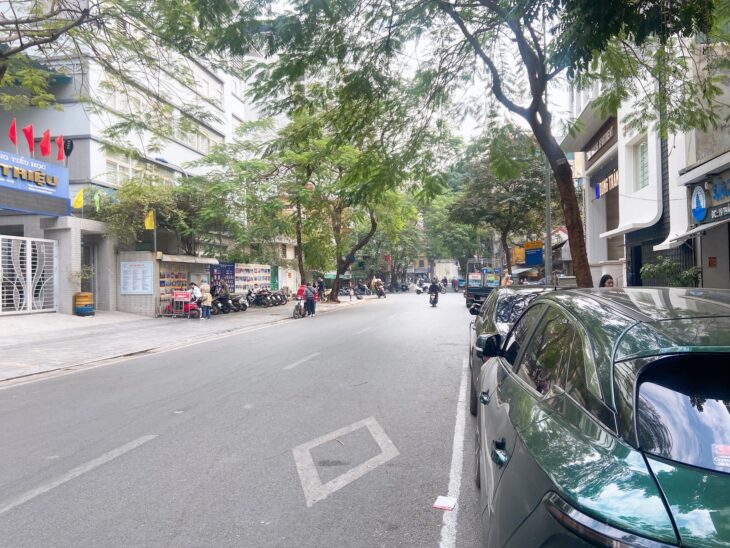 BÁN NHÀ MẶT PHỐ – TÒA VĂN PHÒNG – VỈA HÈ RỘNG – 270 TỶ