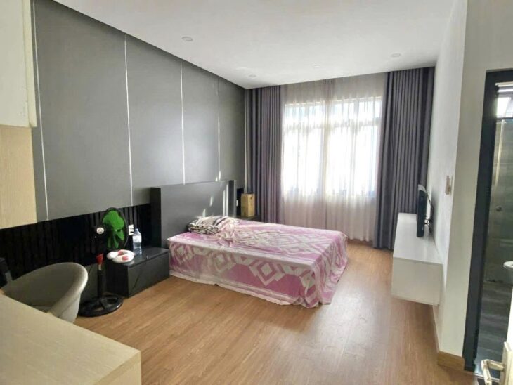 BÁN NHÀ XE HƠI. DT LỚN GẦN 200M, NGANG 7.15M. KHU VIP TP T ĐỨC. CHỈ 50TR/1M2.