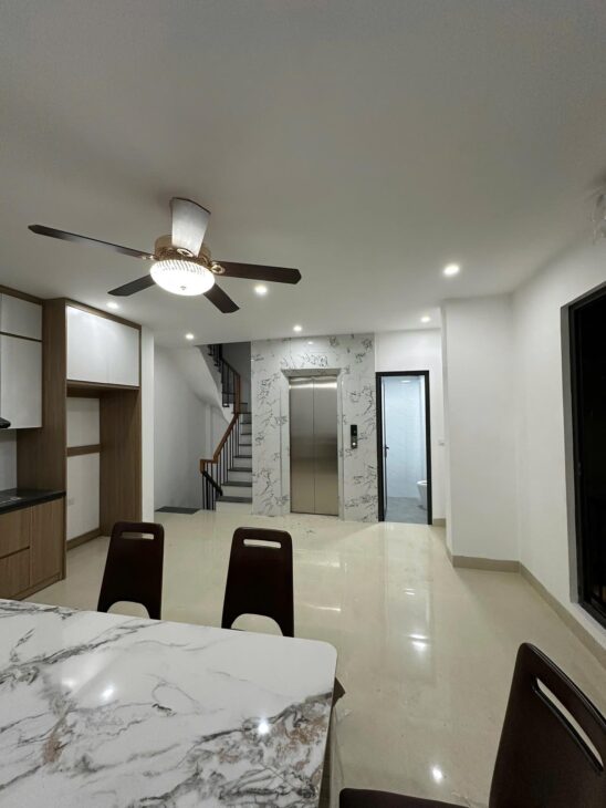 BÁN NHÀ VŨ TRỌNG PHỤNG 35M 6T MT4 GIÁ 9,8 TỶ THANG MÁY NHÀ MỚI TINH DÂN XÂY