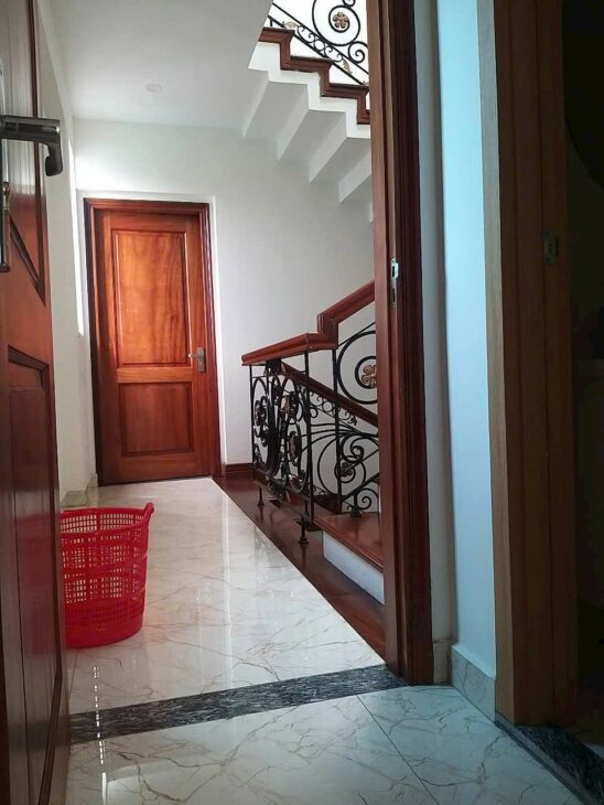 Nhà Khúc Thừa Dụ, mặt ngõ 5m, 67m 4 tầng, độc lập còn đẹp, Giá 5.5 tỉ