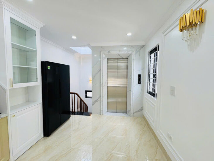 NHÀ ĐẸP 40M, 6 TẦNG THANG MÁY GẦN NGÃ TƯ CÁT LINH ĐỐNG ĐA – 12,6 TỶ