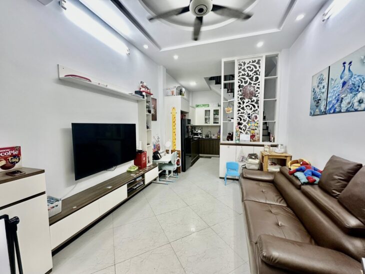 BÁN NHÀ KHƯƠNG ĐÌNH . 30M 5T MT3,5 GIÁ NHỈNH 7 TỶ CON THƯƠNG LUỌNG !