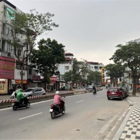 Bán nhà mặt phố Lạc Long Quân, Quận Tây Hồ, 150m2, Mặt tiền hơn 7m, giá chỉ 88 tỷ