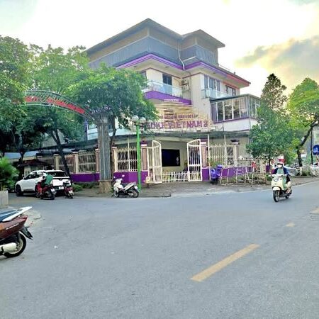 Bán BT Tây Nam Linh Đàm, siêu phẩm trung tâm Hoàng Mai, lô góc, hiếm nhà bán. 180m2 46 tỷ