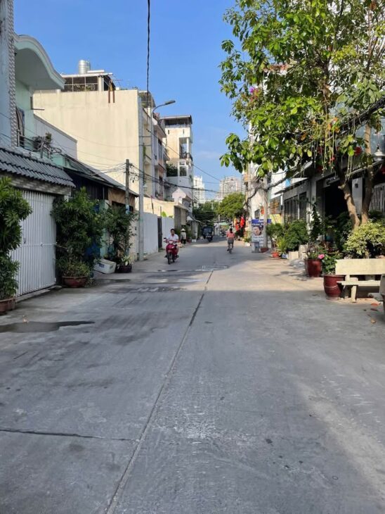 Nhà riêng đường Huỳnh Tấn Phát cách 50m. Hẻm thông tứ tung chỉ 11.8 tỷ Lh Mr Tâm 0849131413