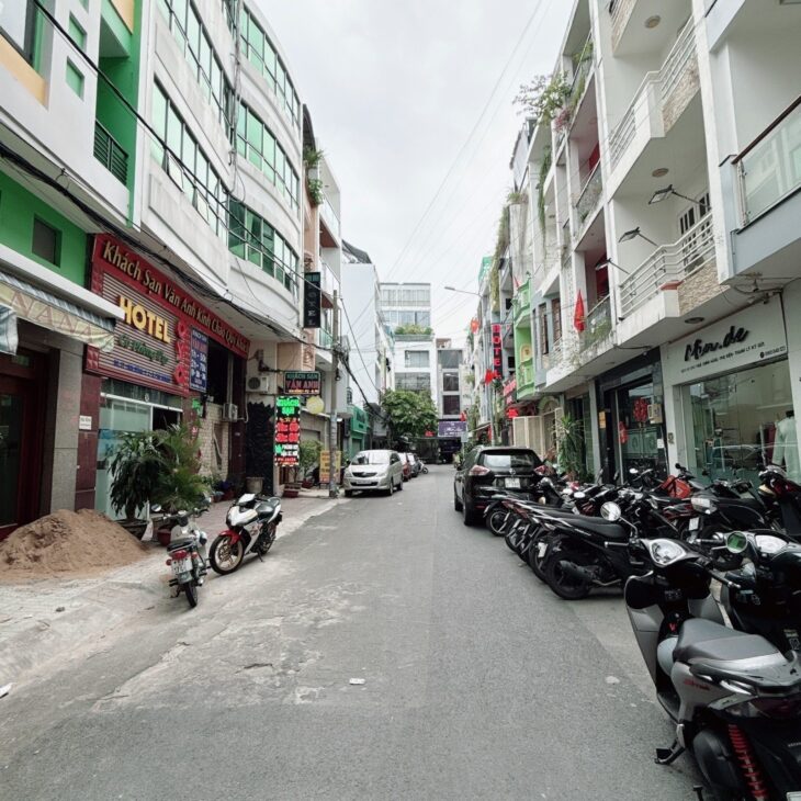 PHÚ NHUẬN MẶT RIỀN ĐƯỜNG HOA – RẤT HIẾM NHÀ BÁN – 50M2 – 5 TẦNG – KHÔNG QUY HOẠCH. KHÔNG LỘ GIỚI-