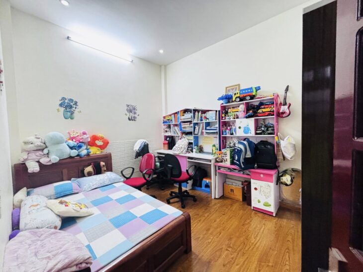 BÁN NHÀ QUAN NHÂN ! NHÀ MỚI 42M 4T MT4,2 M GIÁ 9,8 TỶ NHÀ MỚI NGÕ RỘNG 2.5 M TẶNG FULL NỘI THẤT