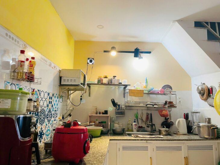 BÁN NHÀ 2 TẦNG HẺM Ô TÔ GẦN NHÀ HÀNG ĐỒNG XANH VĨNH NGỌC