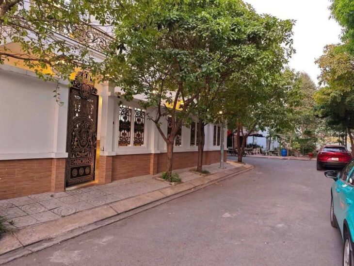 Bán nhà 2 mặt tiền 3 tầng 8x20m giá 15,5 tỷ Đường Nguyễn Thị Búp, Hiệp Thành City.