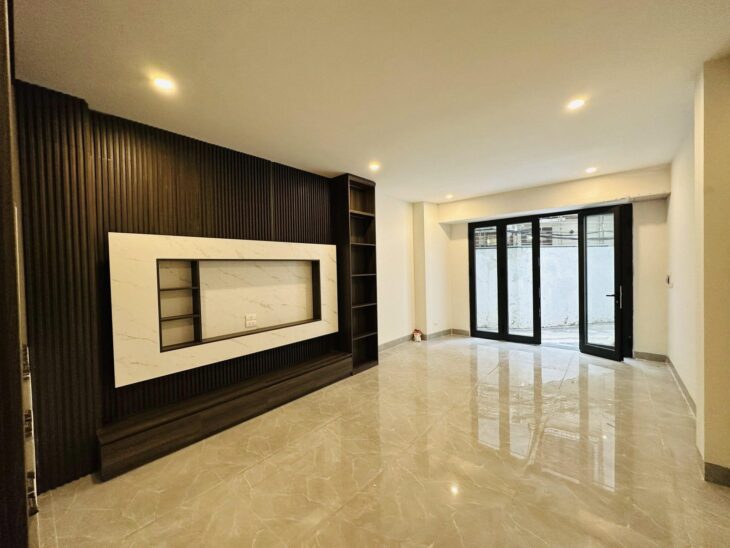 Bán nhà Võng thị thang máy dân xây view hồ tây 50m 7 tầng 14.8tỷ