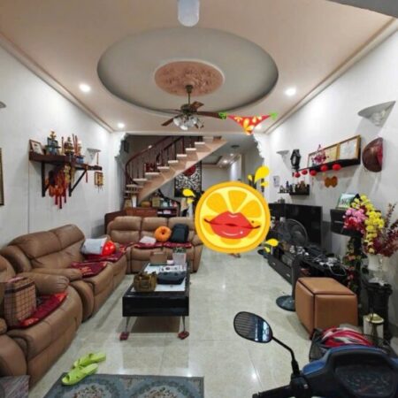 Bán nhà mặt phố Q.9, 77m², 7.4 tỷ, 3PN, sổ hồng Bán nhà mặt phố Q.9, 77m², 7.4 tỷ, 3PN, sổ hồng