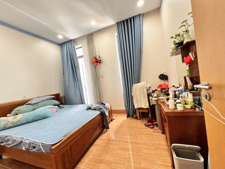 Bán nhà 60m², 4PN, 3WC, Linh Xuân, Thủ Đức, 5.2 tỷ, sổ hồng