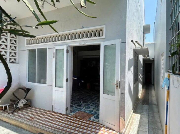 BÁN ĐẤT TẶNG NHÀ CẤP 4 HẺM OTO PHƯỚC HẢI, NHA TRANG