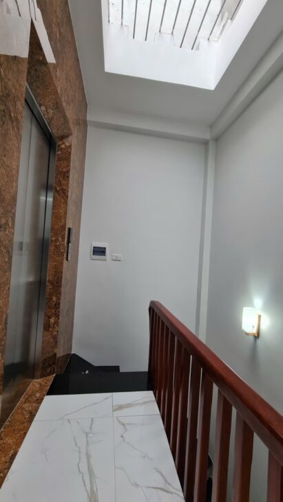 Bán nhà Yên Hoà, Cầu Giấy, 35m2, 5 tầng thang máy, Mt 6.7m, chỉ 9.6 tỷ