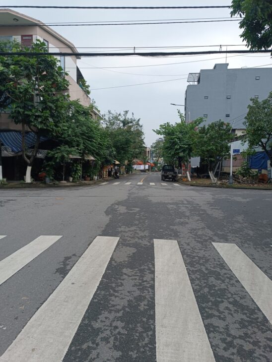 Bán khách sạn 5 tầng mặt tiền đường Đinh Công Trứ, Sơn Trà – Gần biển, giá tốt