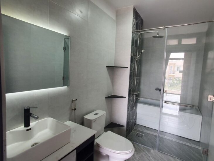 Bán nhà mặt phố Võ Văn Hát, Q.9, 60m², 4 tầng, 6.1 tỷ, sổ hồng