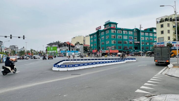 biệt thự mini Ngọc Thuỵ, 120m x 3 tầng, mặt tiền 6m, sân vườn tiểu cảnh, ôtô vào nhà