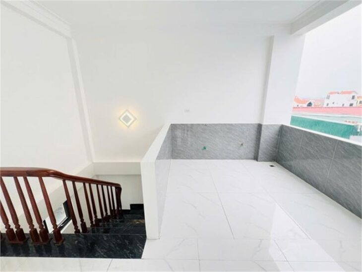 NHÀ MỚI KÍNH COONG- OTO NGỦ TRONG NHÀ – KINH DOANH NHỎ – DỌN VÀO Ở LUÔN CHỈ NHỈNH 5 TỈ