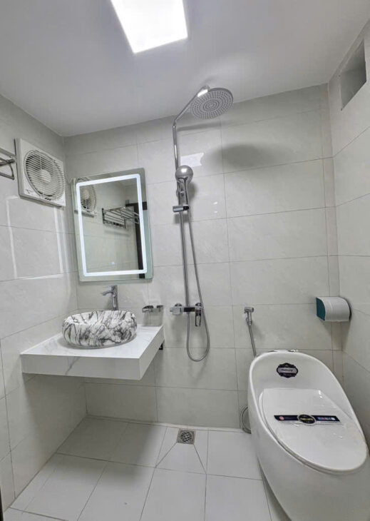 Cần bán nhà phố Phạm Ngọc Thạch ô tô đỗ cửa,diện tích 90m ,3 phòng ngủ,2 wc.Sổ đỏ sẵn sàng giao