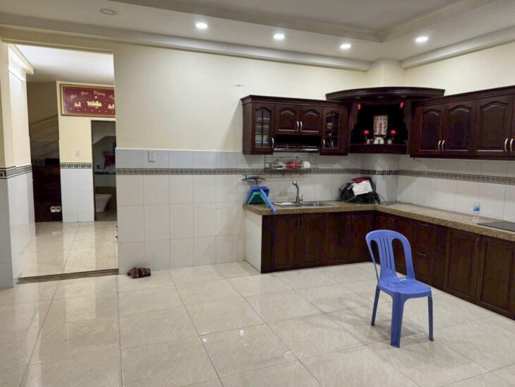 Bán nhà mặt phố Tân Hòa Đông, Q.6, 10 tỷ, sổ hồng