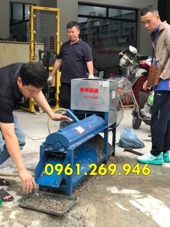 Máy tách vỏ ruột ốc làm thức ăn chăn nuôi thủy sản Vinmax VMTV1000