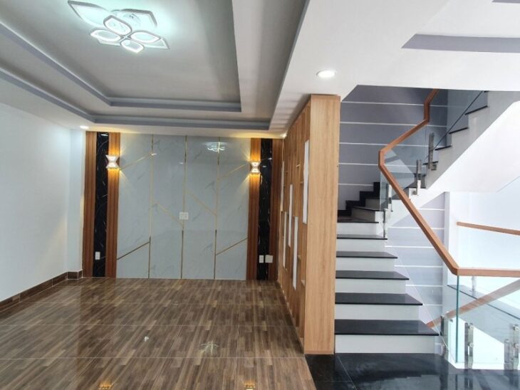 Bán nhà mặt phố Võ Văn Hát, Q.9, 60m², 4 tầng, 6.1 tỷ, sổ hồng
