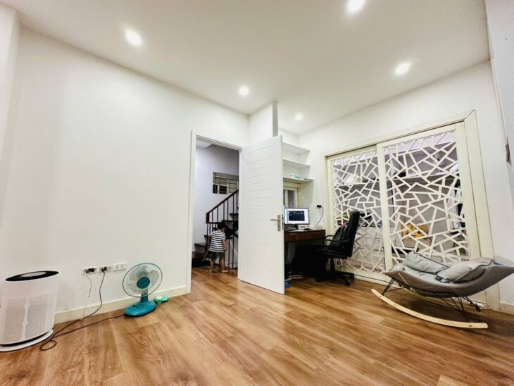Bán nhà Trần Thái Tông, Cầu Giấy, lô góc, 2 thoáng, 38m2, 5 tầng, Mt 5.6m, chỉ 9.8 tỷ