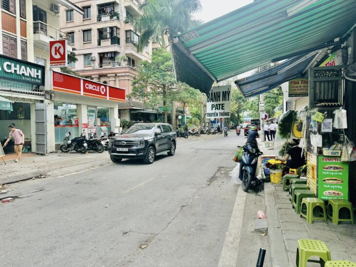 Bán gấp nhà mặt phố Đốc Ngữ 105m2*4T, MT7M kinh doanh sầm uất giá 50 tỷ có thương lượng