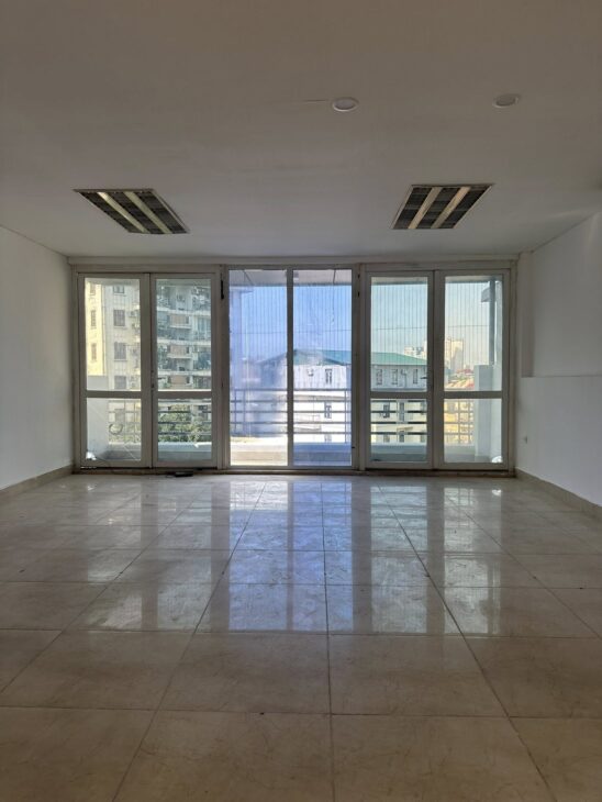 Bán gấp nhà mặt phố Đốc Ngữ 105m2*4T, MT7M kinh doanh sầm uất giá 50 tỷ có thương lượng