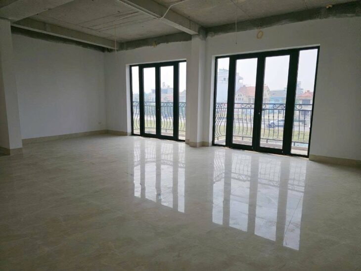 Tòa nhà lô góc Ngọc Thụy, 90m x 8tầng, mặt tiền 7.5m, vỉa hè, ôtô tránh, kinh doanh đắc địa