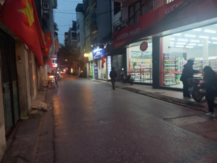 168 Kim Giang mặt ngõ rộng như phố – kinh doanh ngày lẫn đêm – vỉa hè 2 bên “LỜI TIÊN TRI” CHO DÒNG