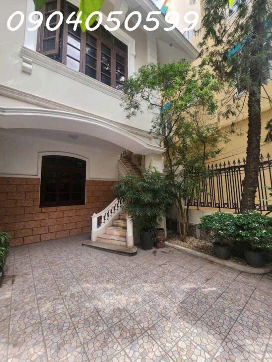 BIỆT THỰ SIÊU VIP – LÔ GÓC 3 MẶT THOÁNG – GARA Ô TÔ ĐỖ CỬA – 40M RA PHỐ – SỔ ĐẸP