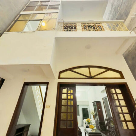 NHÀ ĐƯỜNG LÁNG NGÃ TƯ SỞ – CÁCH PHỐ 30M DT 58m2 3 tầng mặt tiền 5.1m Giá 9.4 tỷ