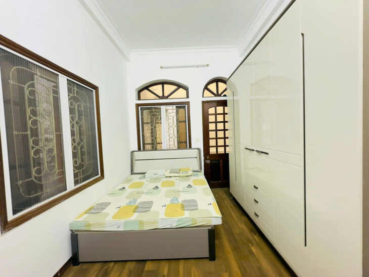 NHÀ ĐƯỜNG LÁNG NGÃ TƯ SỞ – CÁCH PHỐ 30M DT 58m2 3 tầng mặt tiền 5.1m Giá 9.4 tỷ