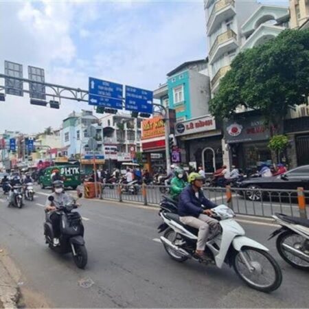 Bán CHDV 26 Phòng – Dòng Tiền Khủng 170tr/ Tháng – Ngang 10.5M – Hẻm Xe Hơi Ngay ĐH Văn Lang, ĐH Bán CHDV 26 Phòng – Dòng Tiền Khủng 170tr/ Tháng – Ngang 10.5M – Hẻm Xe Hơi Ngay ĐH Văn Lang, ĐH