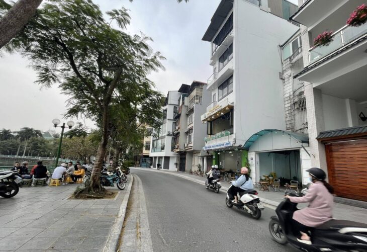 Bán nhà mặt phố Nguyễn Đình Thi 222m2*4T, MT12M giá 145 tỷ sổ đẹp nở hậu cực hiếm