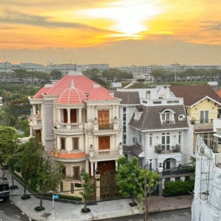 CHỈ CẦN NHỈNH 12 TỶ – SỞ HỮU NGAY KHÁCH SẠN 10 PHÒNG TẠI TÊN LỬA – DOANH THU 80 TRIỆU/THÁNG