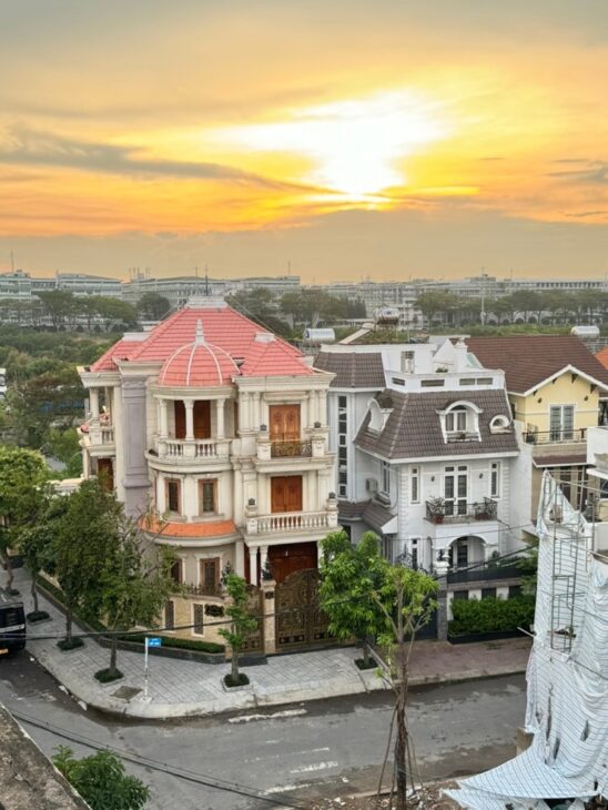 CHỈ CẦN NHỈNH 12 TỶ – SỞ HỮU NGAY KHÁCH SẠN 10 PHÒNG TẠI TÊN LỬA – DOANH THU 80 TRIỆU/THÁNG