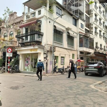 Bán gấp nhà mặt phố mã mây 140m2, mt6m, giá 129,6 sổ vuông hàng hiếm