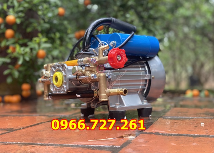 Máy phun thuốc , xịt rửa xe, xịt rửa điều hòa xách tay chạy điện có điều khiển từ xa