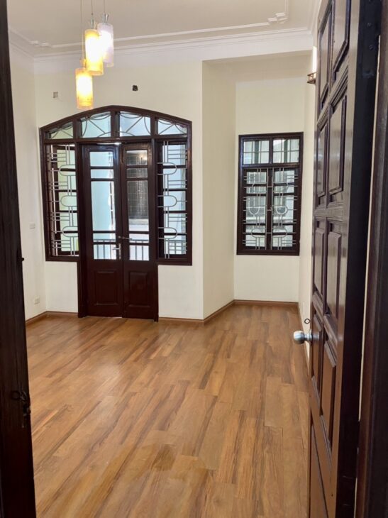 Cho thuê gấp lâu dài giá rẻ nguyên căn Giáp Nhị 52m, 5 tầng, mặt tiền 5.3m, 13.5 tr/th, Hoàng Mai.