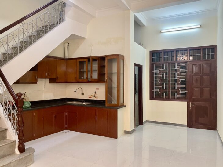 Cho thuê gấp lâu dài giá rẻ nguyên căn Giáp Nhị 52m, 5 tầng, mặt tiền 5.3m, 13.5 tr/th, Hoàng Mai.