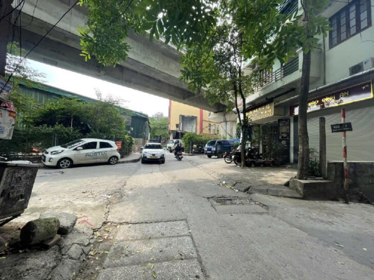 Ô TÔ TRÁNH TRƯỚC CỬA – VỊ TRÍ ĐẮC ĐỊA – SÁT CHỢ Thái THỊNH – NGÕ THÔNG TỨ TUNG – VỪA Ở VỪA KINH