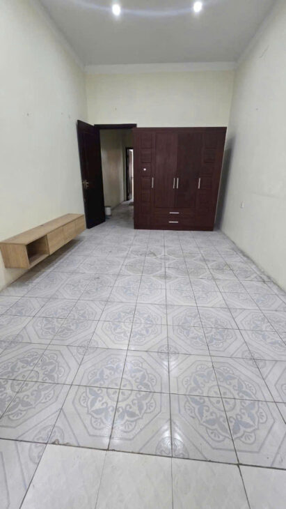 Nhà hiếm đường Giải Phóng, gần bến xe Nước Ngầm, 2 mặt ngõ trước sau, sát phố chính, dt 65m2, 4