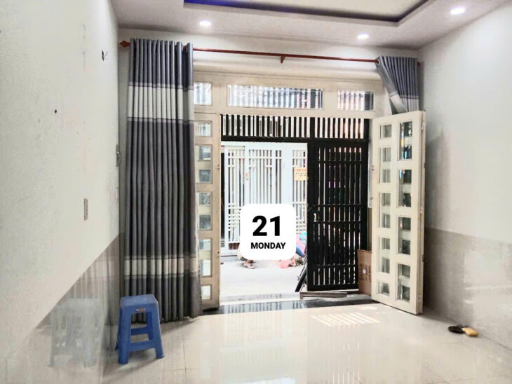 NHÀ MẶT TIỀN CÁCH ĐƯỜNG XE HƠI 3 BƯỚC TRUNG TÂM Q4 KHÁNH HỘI CÓ 4 TỶ